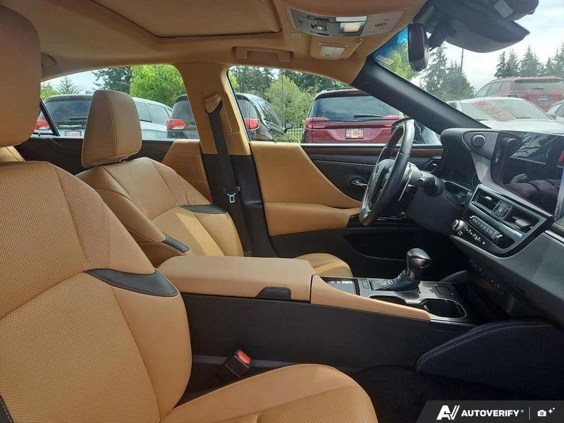 2023 Lexus ES 7th Gen - Image 16 of 19