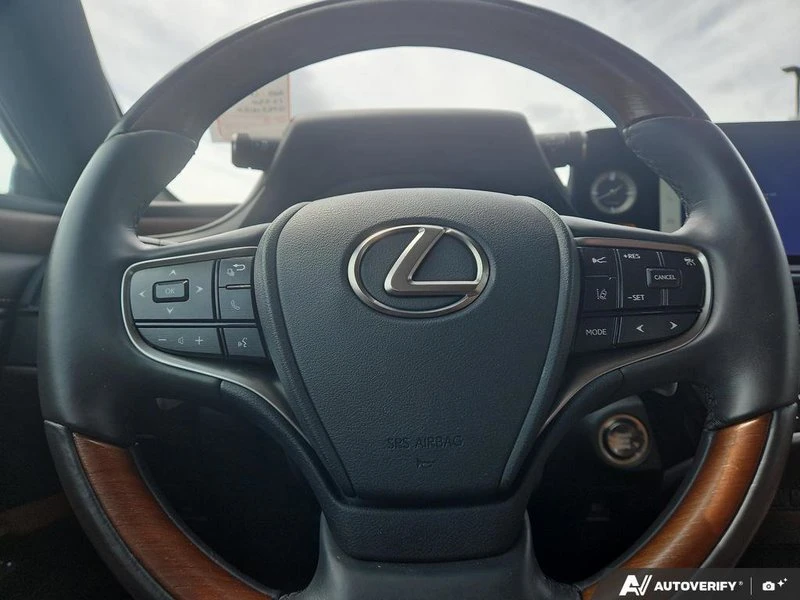2023 Lexus ES 7th Gen - Image 9 of 19