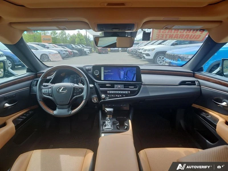 2023 Lexus ES 7th Gen - Image 18 of 19