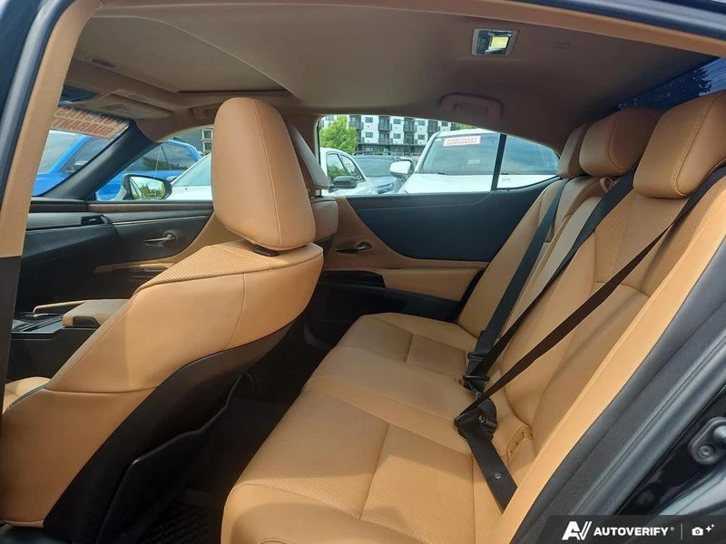 2023 Lexus ES 7th Gen - Image 17 of 19
