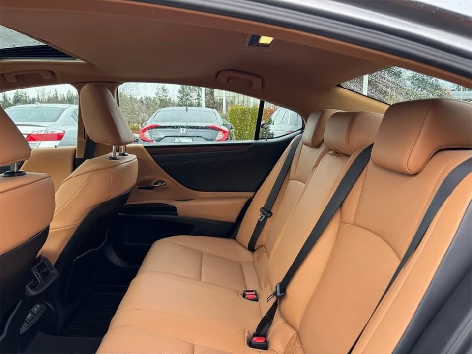 2023 Lexus ES 7th Gen - Image 11 of 19