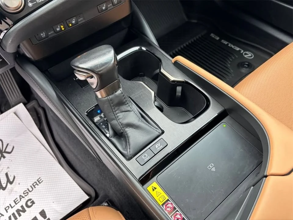 2023 Lexus ES 7th Gen - Image 15 of 19