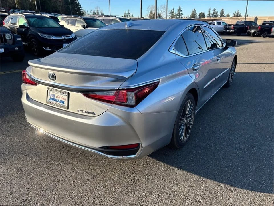 2023 Lexus ES 7th Gen - Image 5 of 19