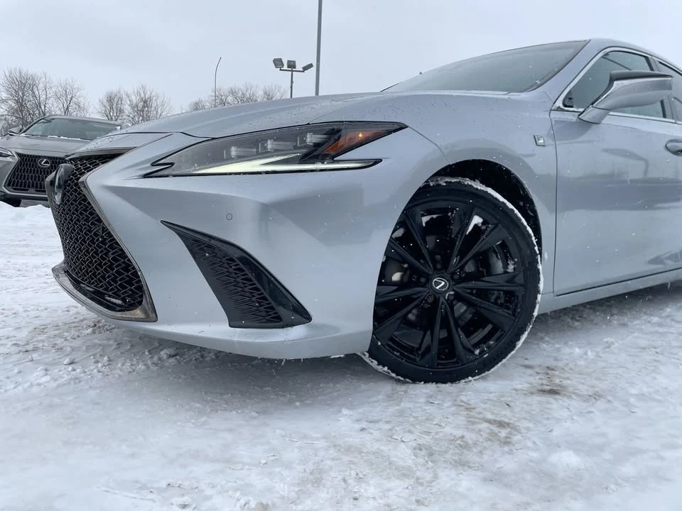 2023 Lexus ES 7th Gen - Image 18 of 20