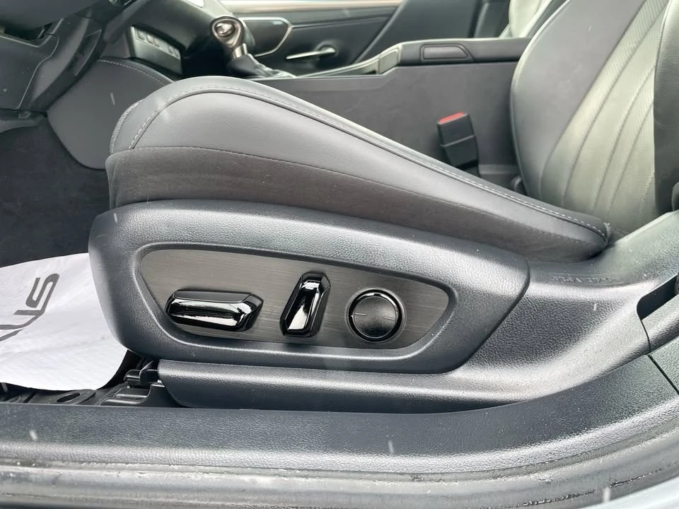 2023 Lexus ES 7th Gen - Image 20 of 20