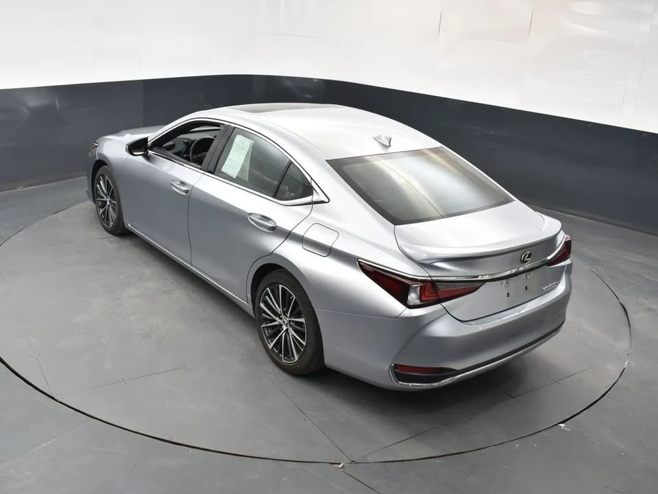 2023 Lexus ES 7th Gen - Image 19 of 20