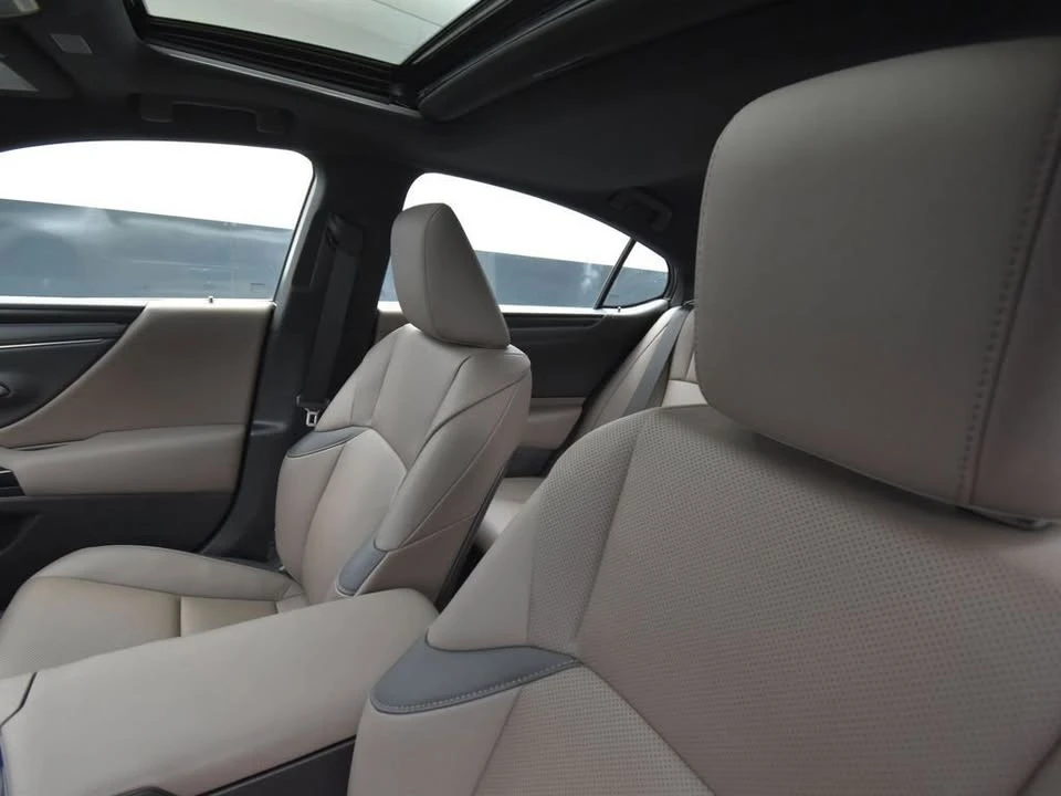 2023 Lexus ES 7th Gen - Image 12 of 20