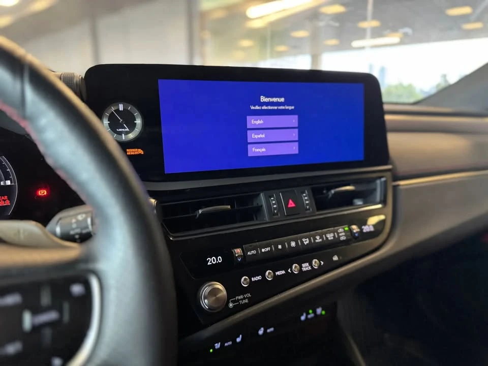 2023 Lexus ES 7th Gen - Image 11 of 17