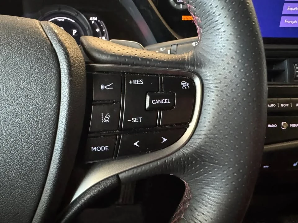 2023 Lexus ES 7th Gen - Image 13 of 17