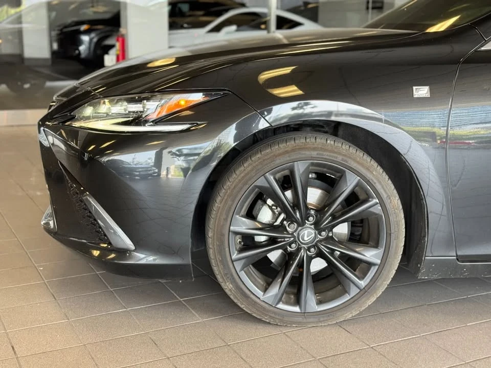 2023 Lexus ES 7th Gen - Image 2 of 17