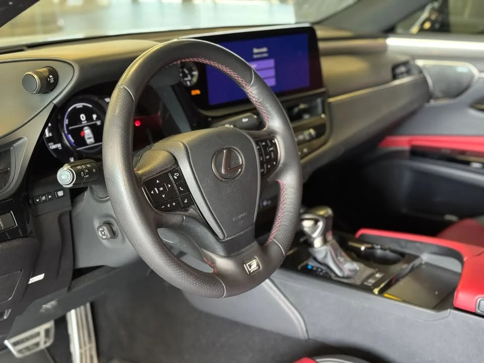 2023 Lexus ES 7th Gen - Image 8 of 17