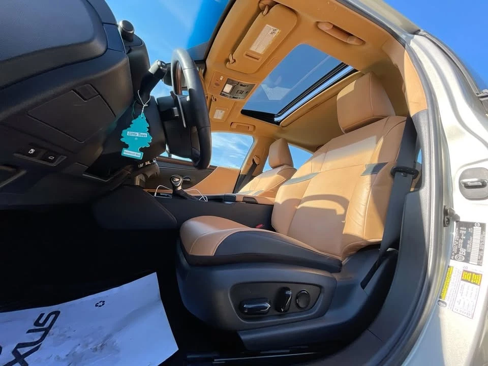 2023 Lexus ES 7th Gen - Image 18 of 19