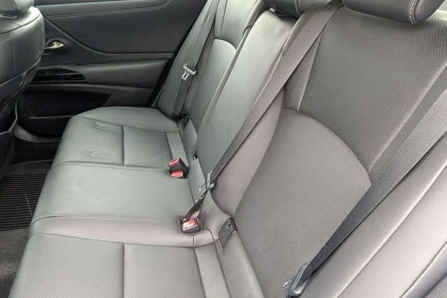 2023 Lexus ES 7th Gen - Image 15 of 18