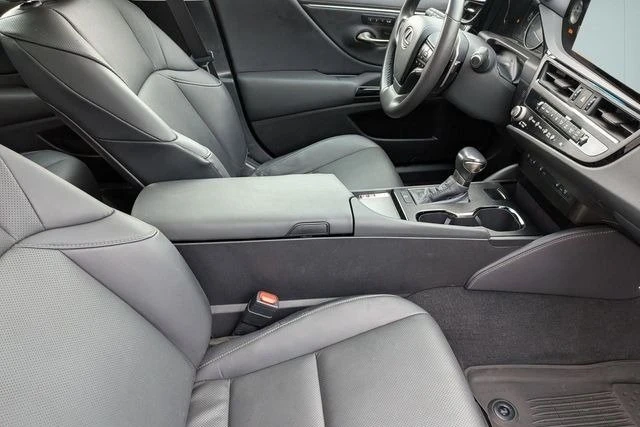 2023 Lexus ES 7th Gen - Image 16 of 18