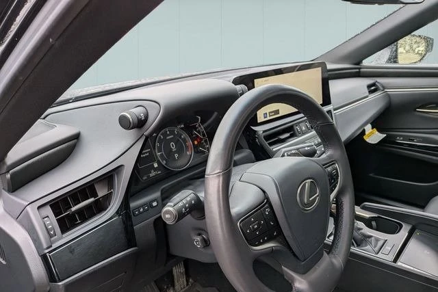 2023 Lexus ES 7th Gen - Image 11 of 18