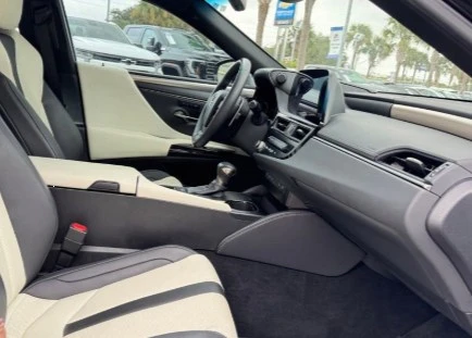 2023 Lexus ES 7th Gen - Image 6 of 13
