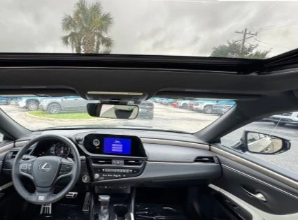 2023 Lexus ES 7th Gen - Image 9 of 13