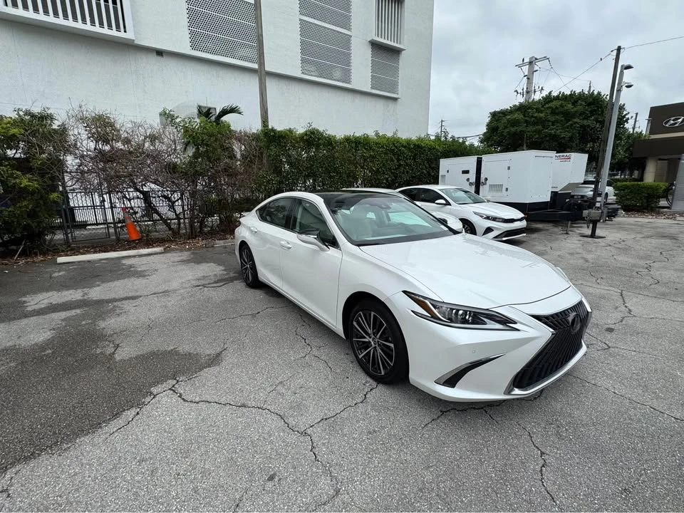 2023 Lexus ES 7th Gen - Image 3 of 6