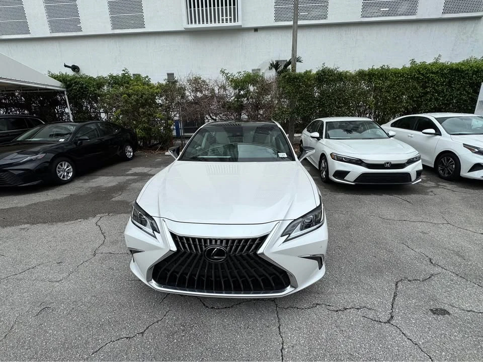 2023 Lexus ES 7th Gen - Image 2 of 6