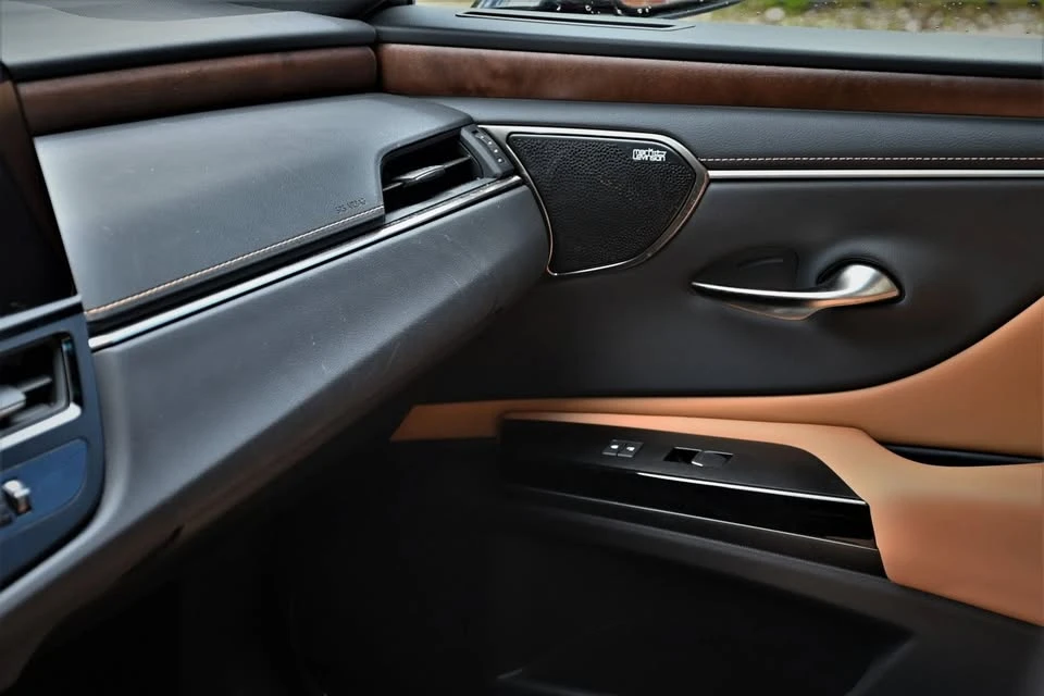 2023 Lexus ES 7th Gen - Image 16 of 20