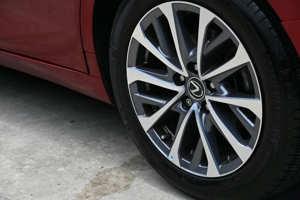 2023 Lexus ES 7th Gen - Image 8 of 20