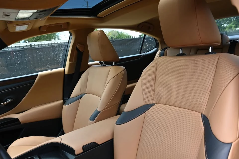 2023 Lexus ES 7th Gen - Image 14 of 20