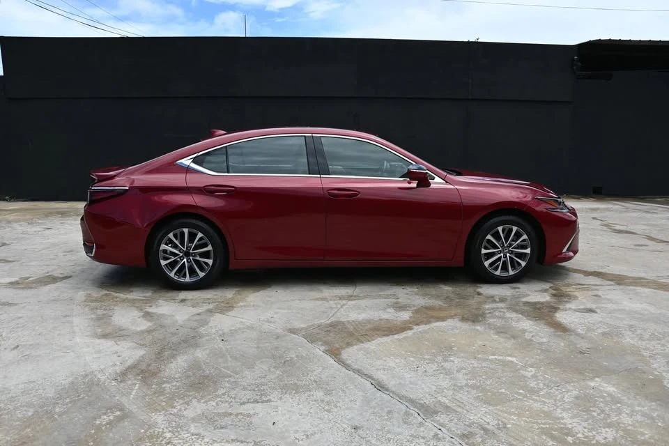 2023 Lexus ES 7th Gen - Image 5 of 20
