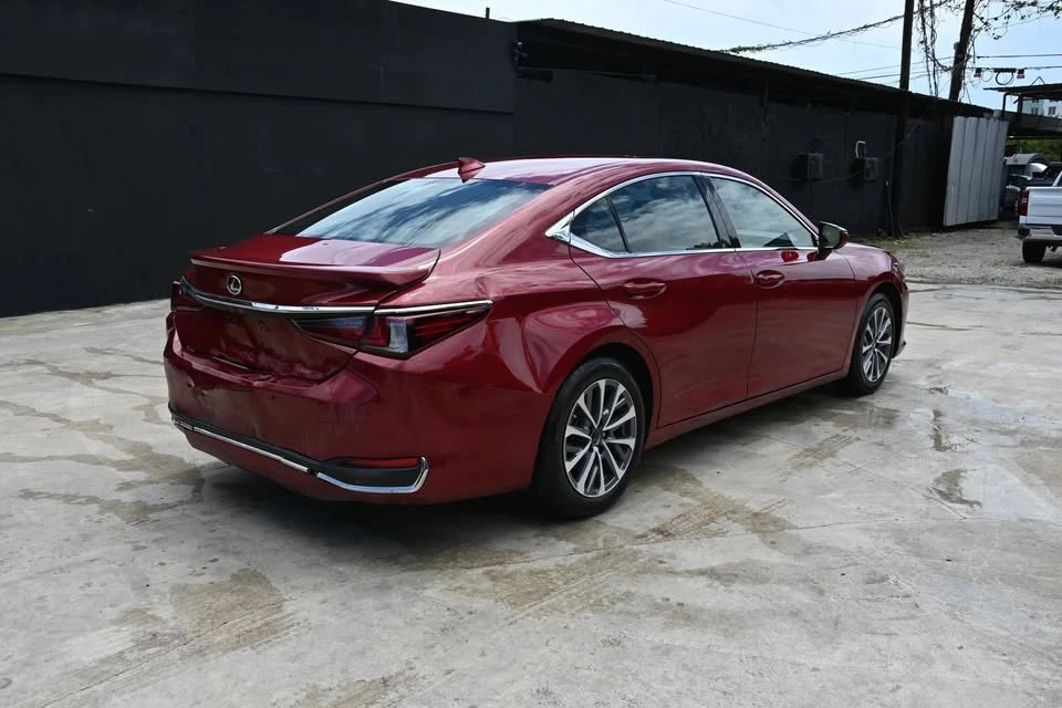2023 Lexus ES 7th Gen - Image 4 of 20