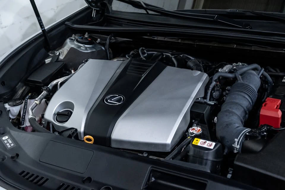 2023 Lexus ES 7th Gen - Image 9 of 10