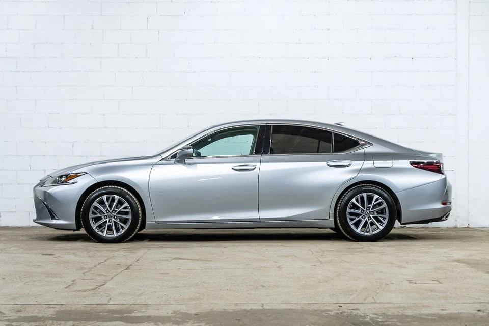 2023 Lexus ES 7th Gen - Image 5 of 10