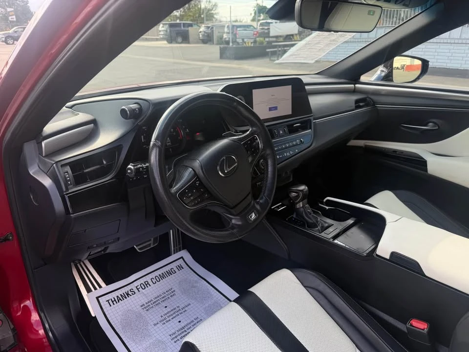 2023 Lexus ES 7th Gen - Image 11 of 19