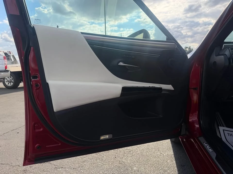 2023 Lexus ES 7th Gen - Image 9 of 19