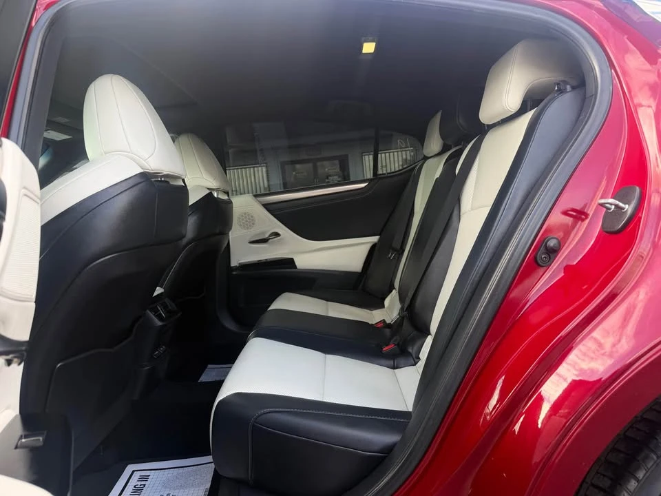 2023 Lexus ES 7th Gen - Image 14 of 19