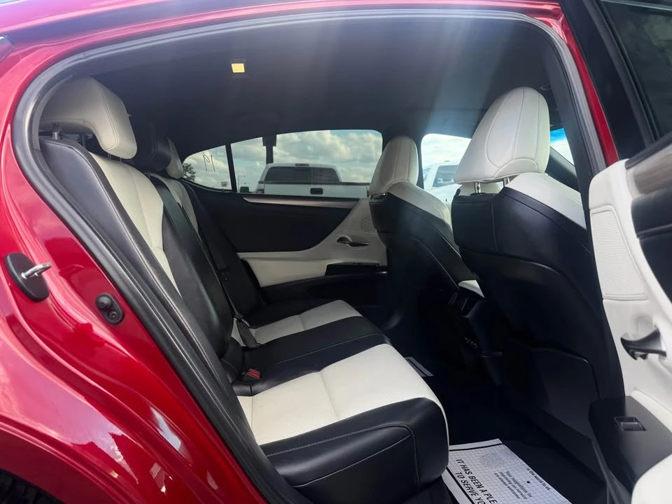 2023 Lexus ES 7th Gen - Image 15 of 19