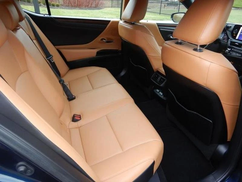 2023 Lexus ES 7th Gen - Image 15 of 20