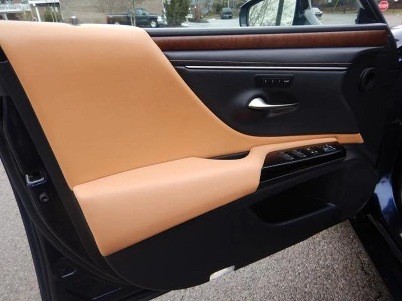 2023 Lexus ES 7th Gen - Image 13 of 20