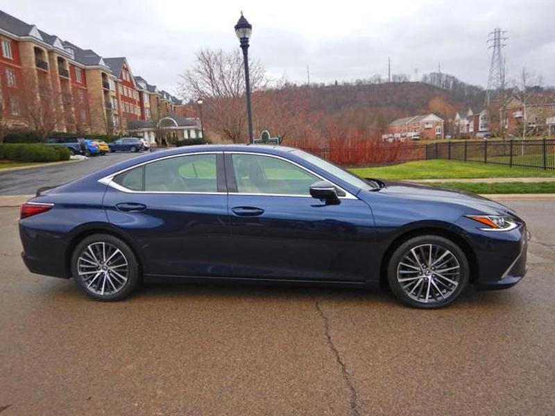 2023 Lexus ES 7th Gen - Image 9 of 20