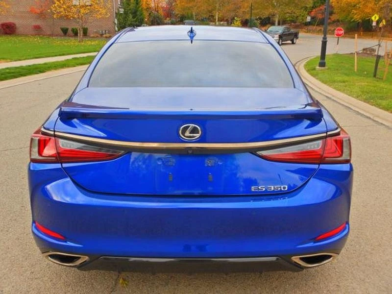 2023 Lexus ES 7th Gen - Image 9 of 19