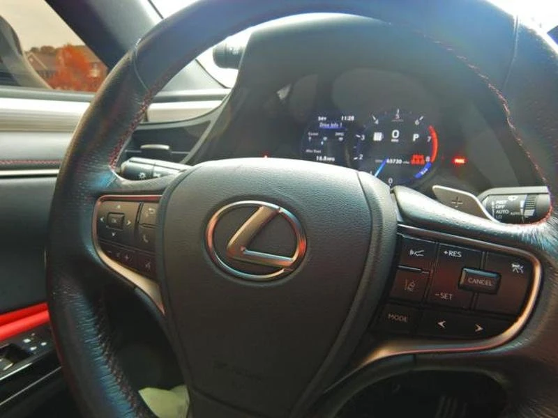 2023 Lexus ES 7th Gen - Image 18 of 19