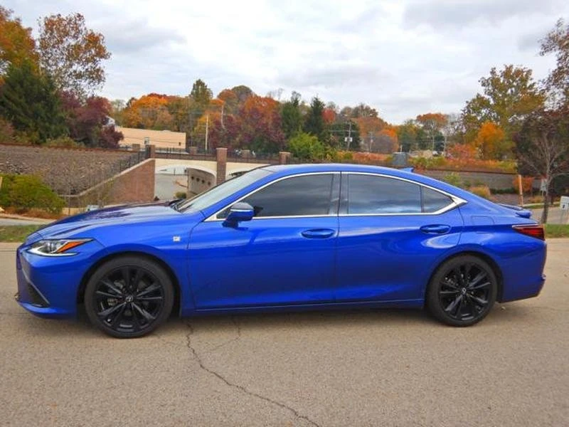 2023 Lexus ES 7th Gen - Image 8 of 19