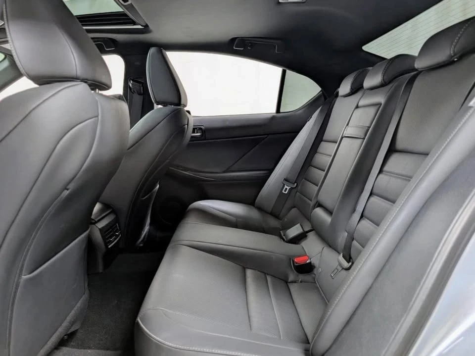 2023 Lexus IS 3rd Gen - Image 19 of 20