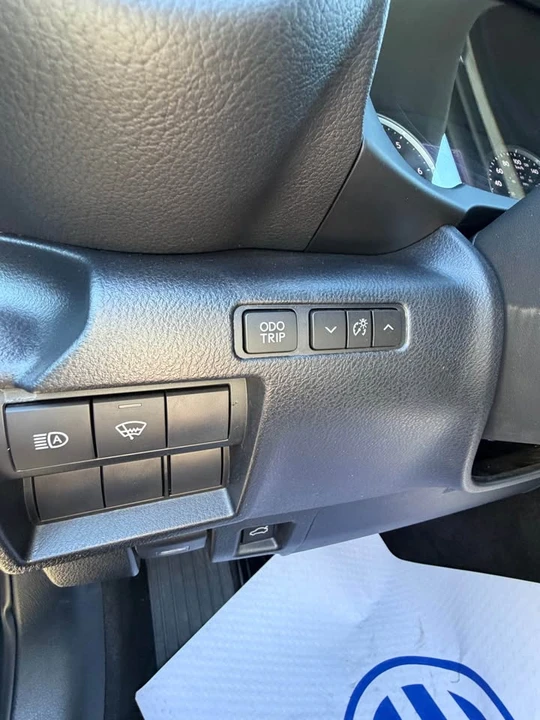 2023 Lexus IS 3rd Gen - Image 7 of 11