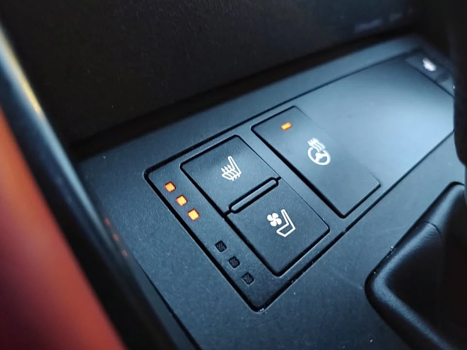 2023 Lexus IS 3rd Gen - Image 17 of 20