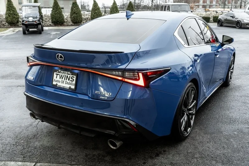 2023 Lexus IS 3rd Gen - Image 17 of 19