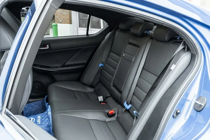 2023 Lexus IS 3rd Gen - Image 14 of 19
