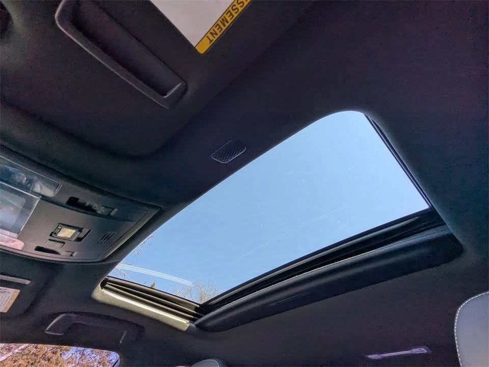 2023 Lexus IS 3rd Gen - Image 15 of 20