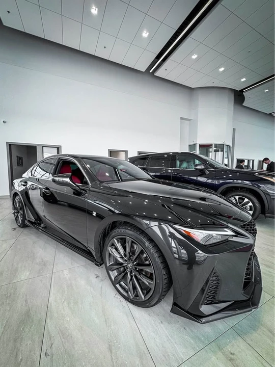 2023 Lexus IS 3rd Gen - Image 9 of 10