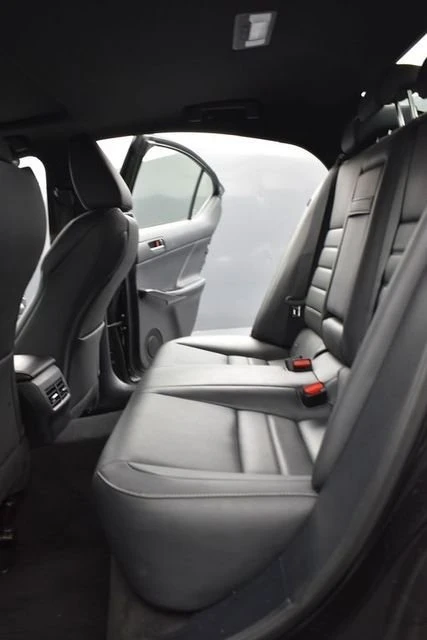 2023 Lexus IS 3rd Gen - Image 4 of 9