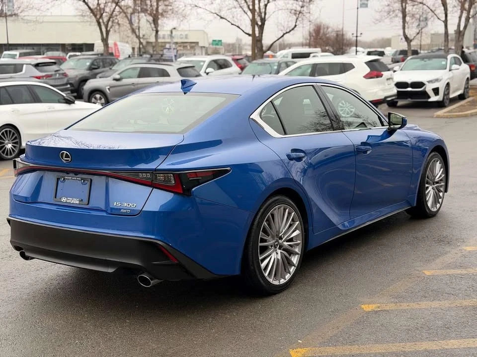 2023 Lexus IS 3rd Gen - Image 4 of 10