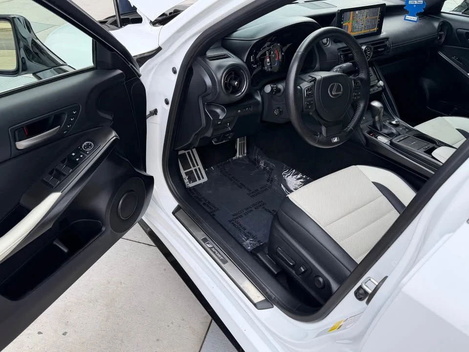 2023 Lexus IS 3rd Gen - Image 15 of 18